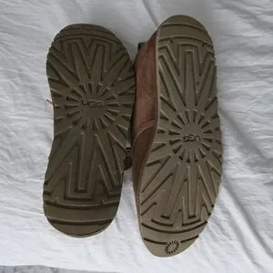 UGG | Shoes | Ugg Maksim Tamarind Chestnut Chukka 895 | Poshmark display picture 2